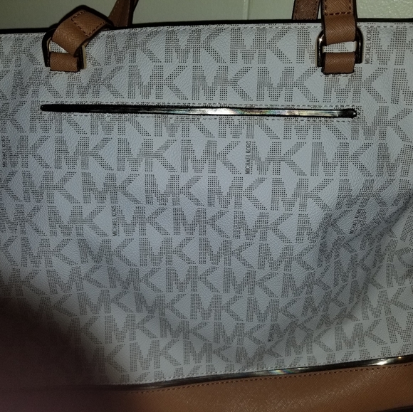 Michael Kors Handbag - signature - Picture 2 of 6